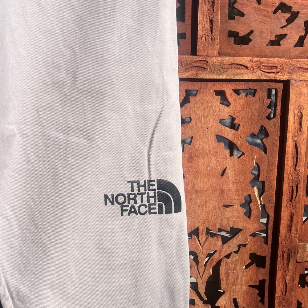 NWOT Auth The North Face Supreme Men's Gray Joggers L - Picture 7 of 10